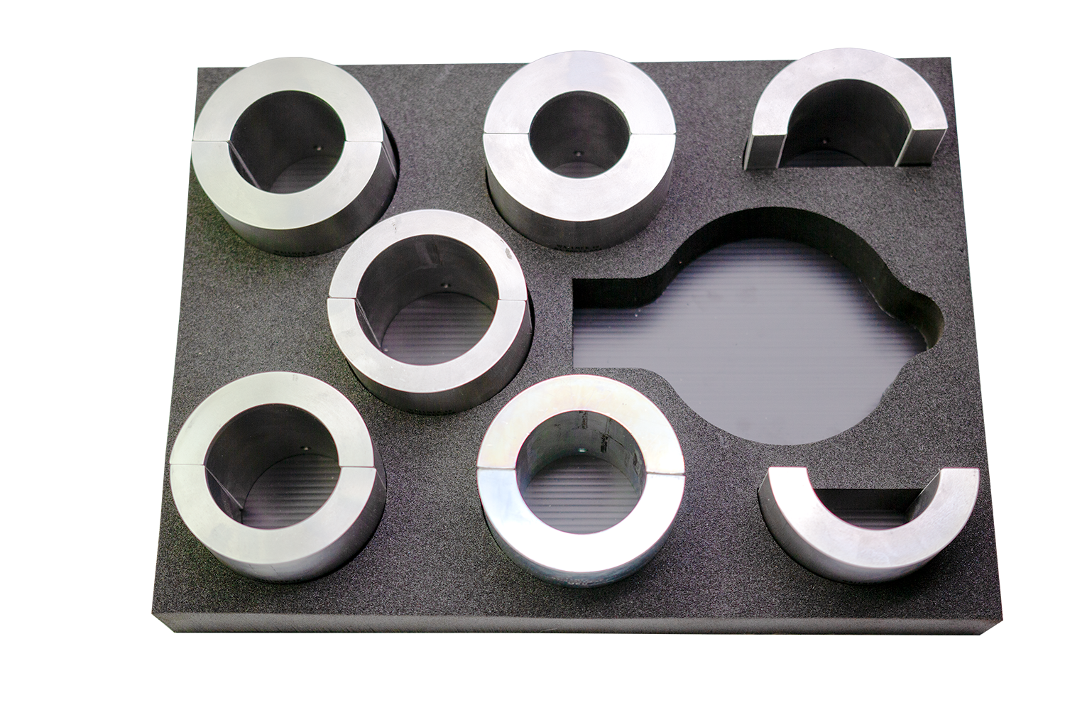 Adapter set for slotted bushings